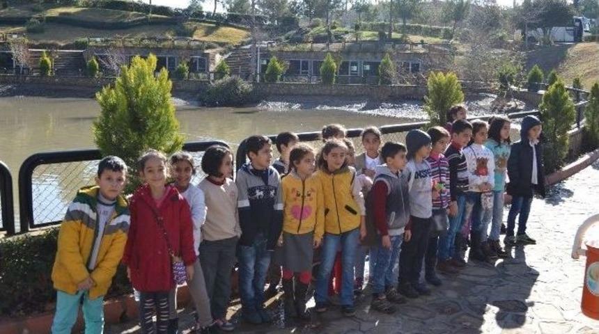 Y&uuml;reğir Gen&ccedil;lik Merkezi Tarafından Dezavantajlı &Ouml;ğrencilere Tarihi Ve K&uuml;lt&uuml;rel Gezi Programı D&uuml;zenlendi