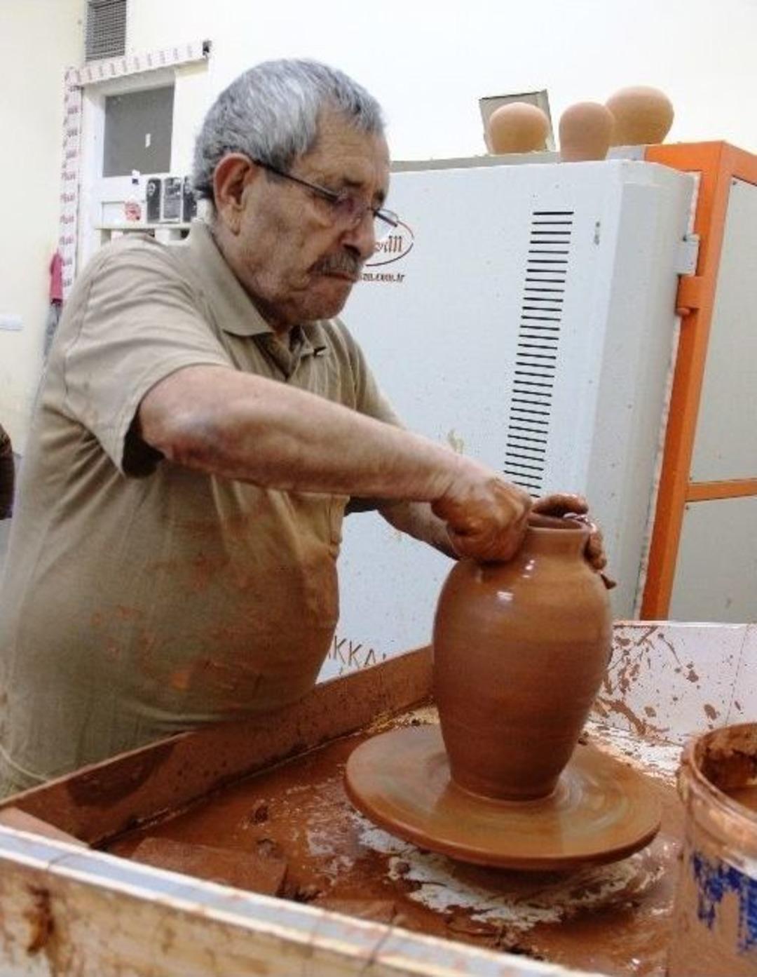 68 Yıldır Seramik&ccedil;ilik Yapıyor