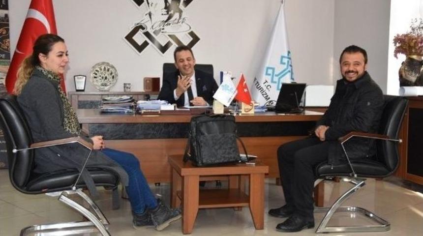 Yeşilyurt Belediye Tiyatrosundan İskenderoğlu&rsquo;na Hayırlı Olsun Ziyareti