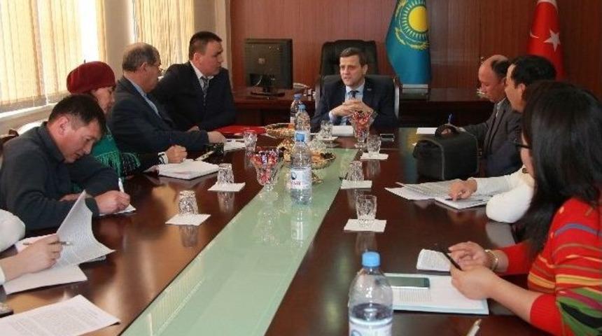 Ahmet Yesevi &Uuml;niversitesi M&uuml;tevelli Heyet Başkanı Yıldız, T&uuml;rkistan&rsquo;da Basın Mensuplarıyla Buluştu