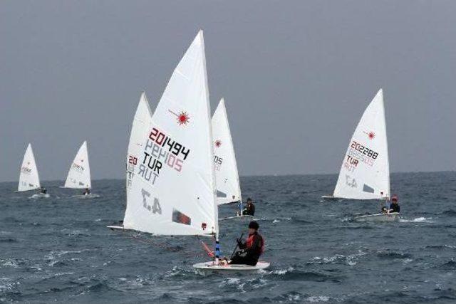 Çeşme'de Yelken Şov Başladı