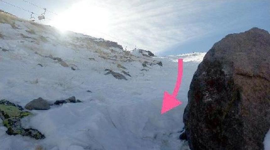 Liseli Yiğithan'ın Kayaya &Ccedil;arpma Sırasında Omiriliği Kırılmış