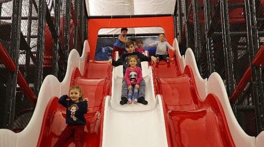 &Ccedil;ocuklar Zıp Zıp Park&rsquo;a Koştu