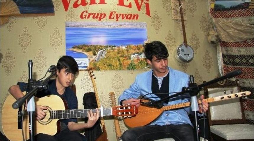 Vanlı Aşıklarla &Ccedil;ocuklar Buluştu