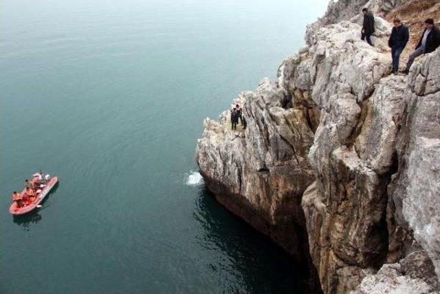 Zonguldak'ta Denize Atlayan Kadını Aramalar Sürüyor