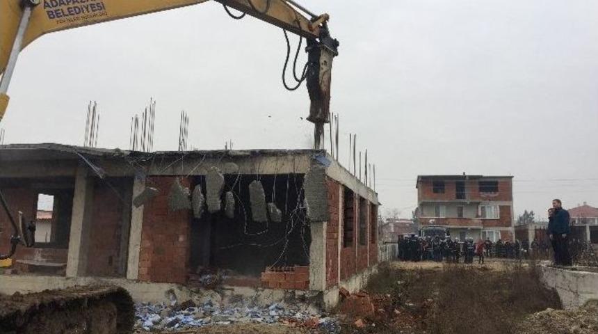 Evini Yıktırmak İstemeyen Vatandaş Polis Ekiplerince G&ouml;zaltına Alındı