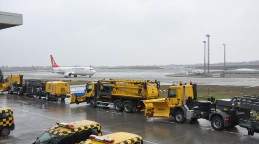 Atat&uuml;rk Havalimanı Kar Yağışı I&ccedil;in Alarmda