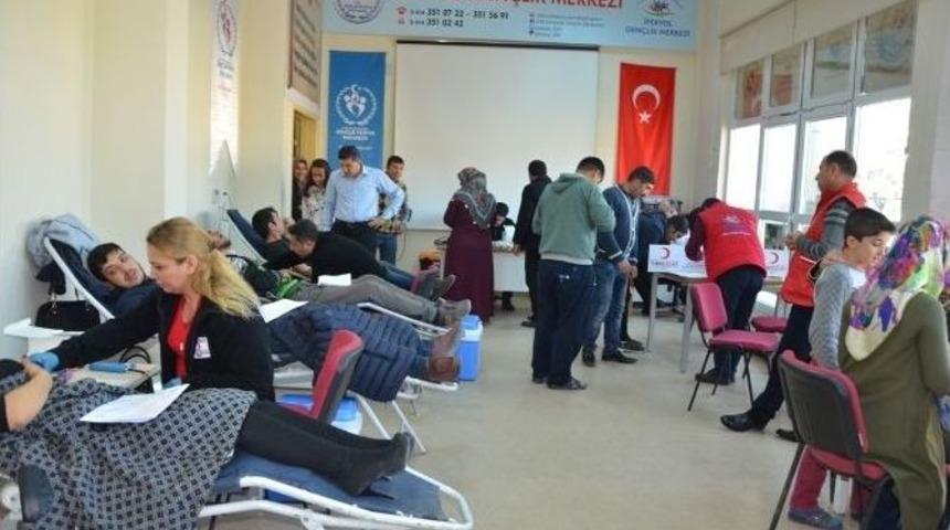 Gen&ccedil;lik Merkezinden Kan Bağışı Kampanyası