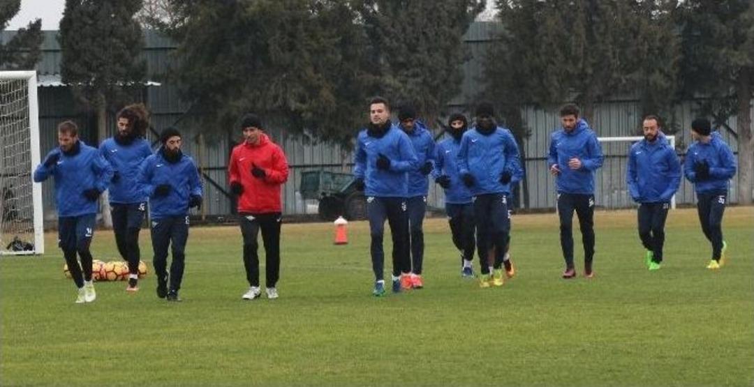 Akhisar Belediyespor İle Anlaşan Mustafa Yumlu İlk İdmanına &Ccedil;ıktı