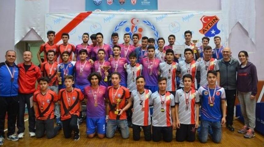 Aydın&rsquo;da Filenin Gen&ccedil; Şampiyonları Kupalarına Kavuştu