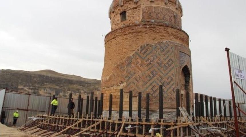 Zeynel Bey T&uuml;rbesi 2 Kilometre Uzağa Taşınacak