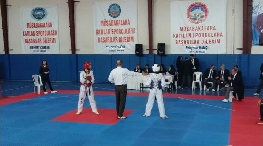Develi&rsquo;de 15 Temmuz Şehidi Murat Kocat&uuml;rk Anısına Taekwondo Turnuvası D&uuml;zenledi