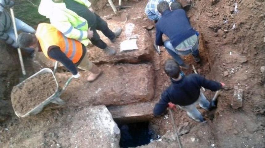 İnşaat Temelinden Oda Mezar &Ccedil;ıktı
