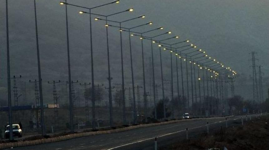 Dicle Elektrik Gerc&uuml;ş &Ccedil;evre Yolunu Aydınlattı