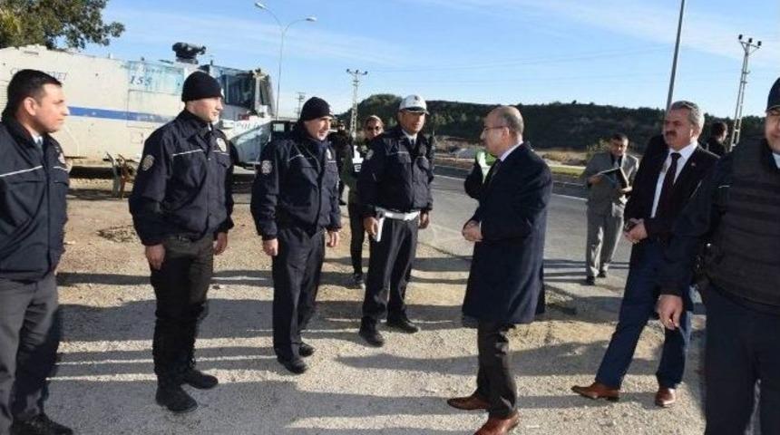 Vali Demirtaş&rsquo;tan Uygulama Noktasındaki Polislere Ziyaret