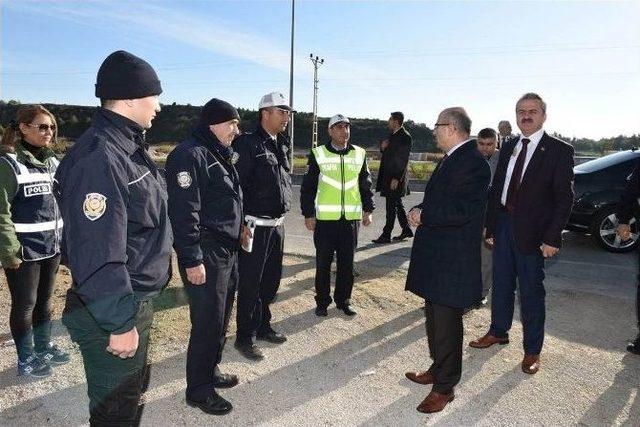 Vali Demirtaş’tan Uygulama Noktasındaki Polislere Ziyaret