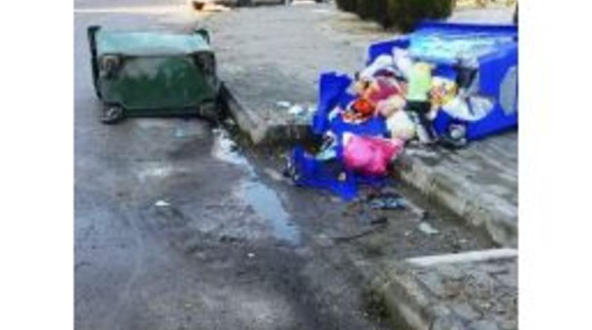 İzmit Belediyesi, Vatandaşları Konteynerlere Zarar Vermemesi Konusunda Uyardı