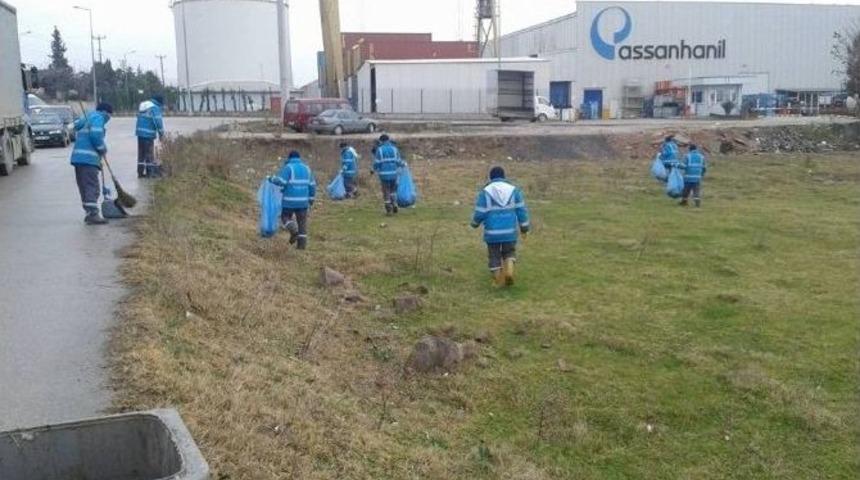 İzmit&rsquo;teki Cadde Ve Sokaklar Temizleniyor