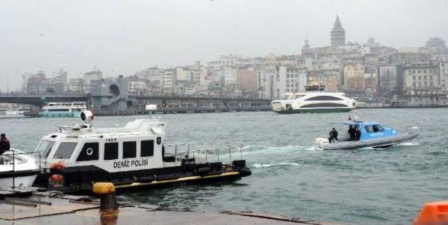 Polis Denizde Bebek Arıyor (1)