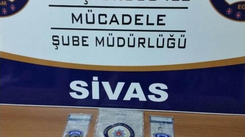 Sivas&rsquo;ta Uyuşturucu Operasyonu: 3 G&ouml;zaltı