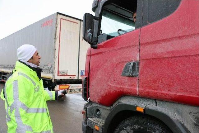 Sivas’ta Polisten Sürücülere ’patates İkramı’