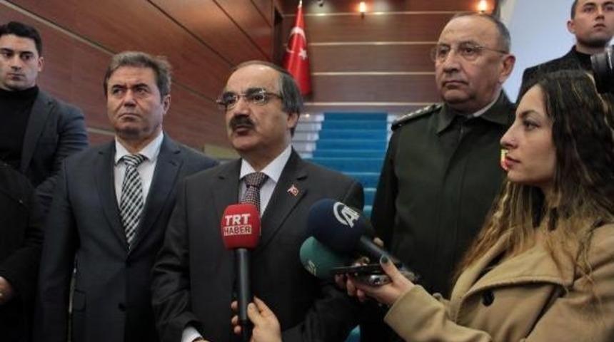 Sakarya Valisi Coş'a 'işte Ordu, Işte Komutan' Sloganı Attılar