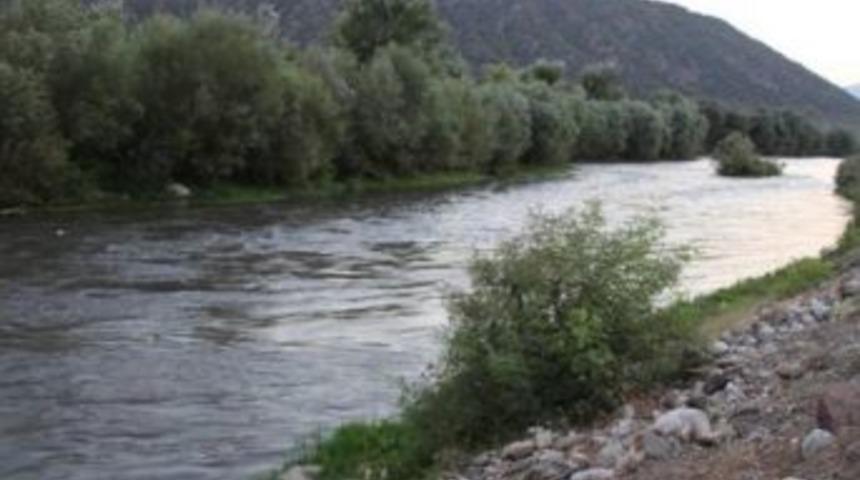 Yeşilırmak&rsquo;Ta Kimliği Belirsiz Erkek Cesedi Bulundu