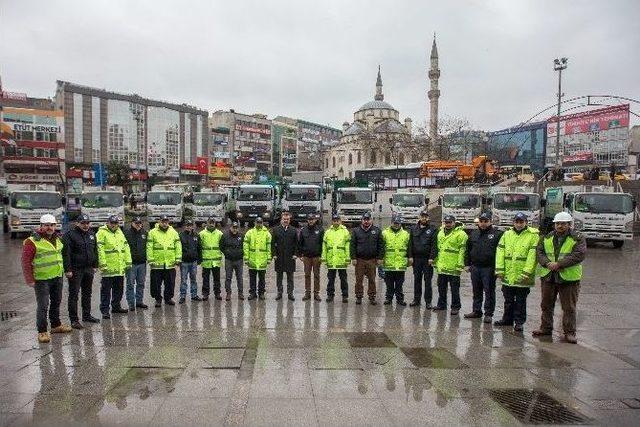 Gaziosmanpaşa’da İlçe Temizliği İçin 15 Yeni Araç