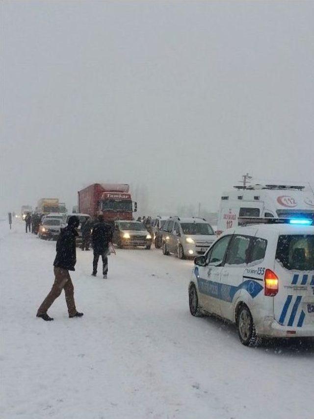 Erzurum’da İki Ayrı Trafik Kazasında 2’i Özel Harekatçı 9 Kişi Yaralandı