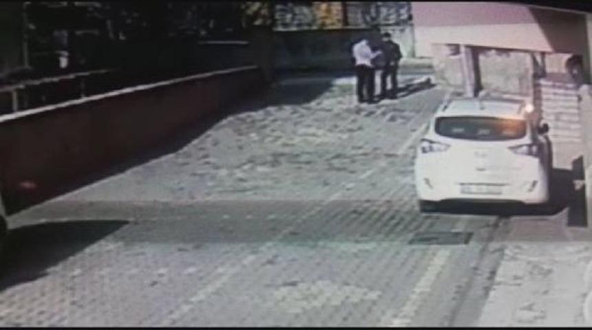 Polis Olduklarını S&ouml;yleyerek Iki Emekliyi Dolandırdılar