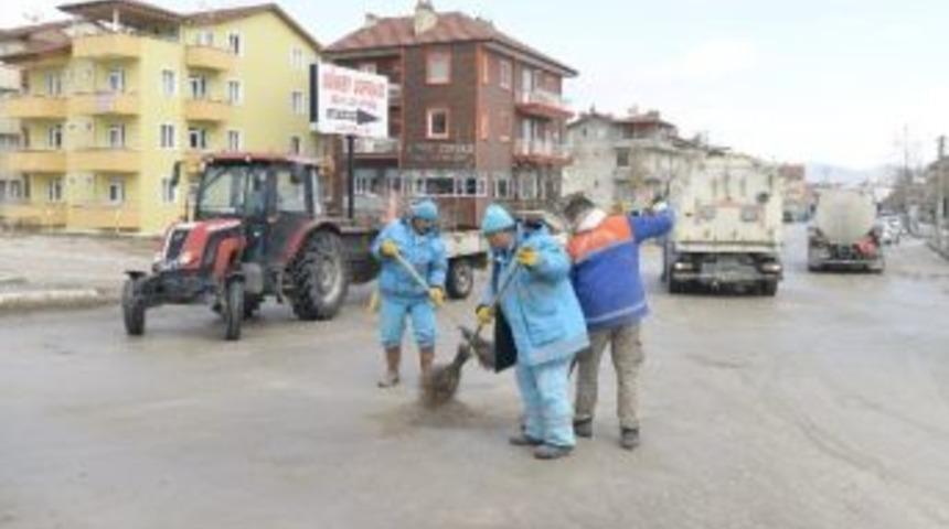 Isparta&rsquo;da 44 Mahallede Kar Sonrası Temizlik Seferberliği