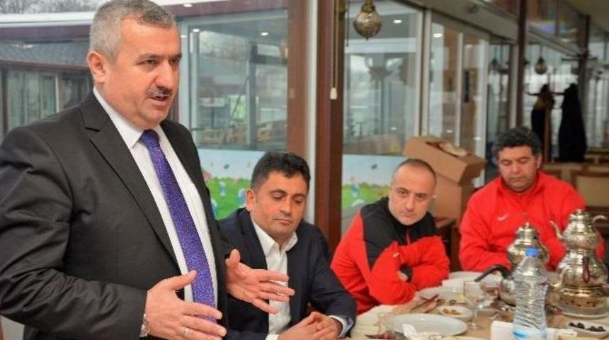 Başkan Baran, K&ouml;rfez Gen&ccedil;lerbirliği U15 Futbol Takımıyla Buluştu