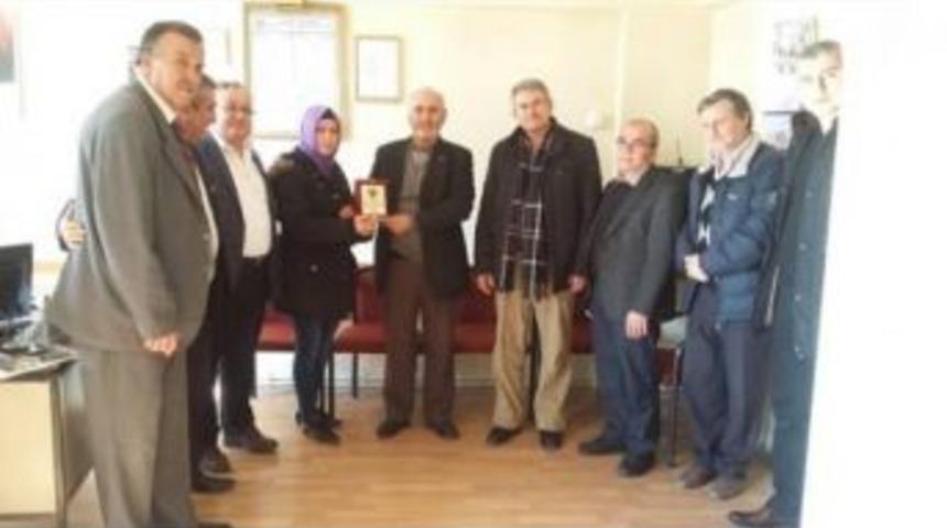 Emet&rsquo;in Tek Bayan Taksicisine &Ouml;d&uuml;l