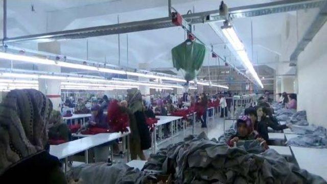 Birecik’Teki Tekstil Fabrikasında 300 Kadın Çalışıyor