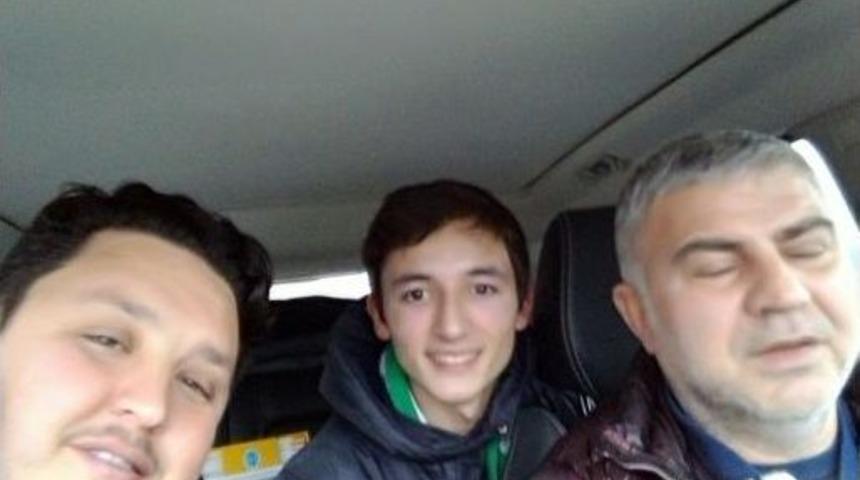 Bursaspor&rsquo;u Tek Başına Destekledi, Y&ouml;neticiler Evine Kadar Bıraktı