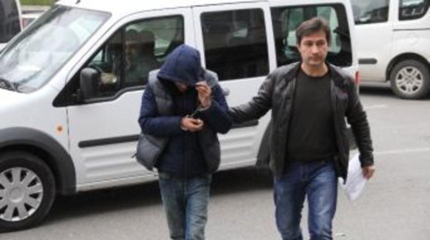 Bayanların Cep Telefonlarını &Ccedil;alan Zanlı Tutuklandı