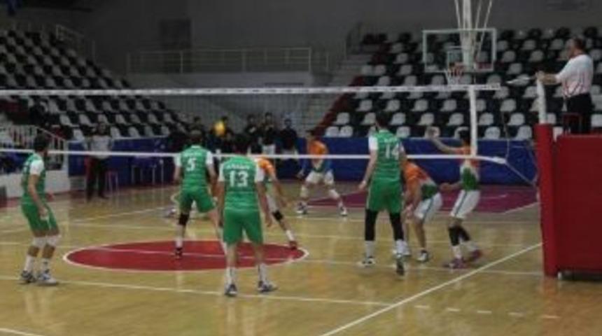 B&uuml;y&uuml;kşehir Belediyesi Voleybol Takımı Ligde Zor G&uuml;nler Ge&ccedil;iriyor