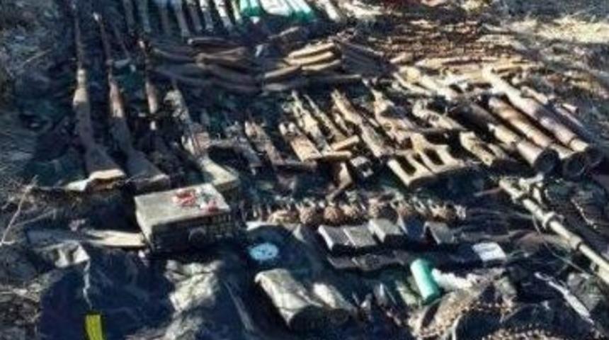 Batman&rsquo;da &Ccedil;ok Sayıda Silah, M&uuml;himmat Ve Yaşam Malzemesi Ele Ge&ccedil;irildi