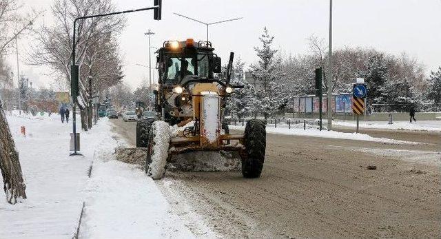 Erzurum’da Karla Mücadele