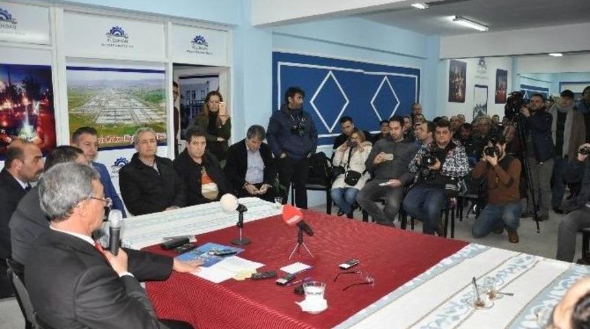 K&uuml;&ccedil;&uuml;ksan&rsquo;da Gergin Toplantı