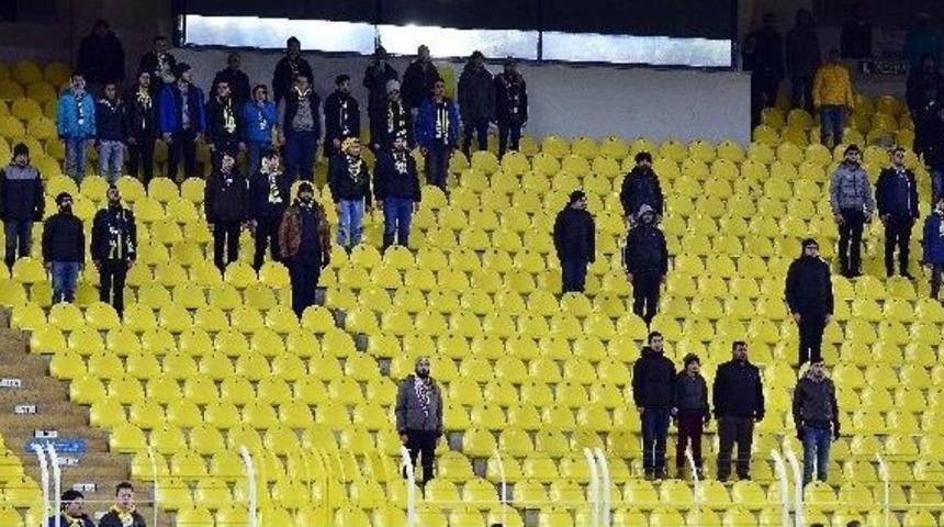 Kadık&ouml;y&rsquo;de Trib&uuml;nler Boş Kaldı