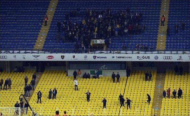 Kadıköy’de Tribünler Boş Kaldı