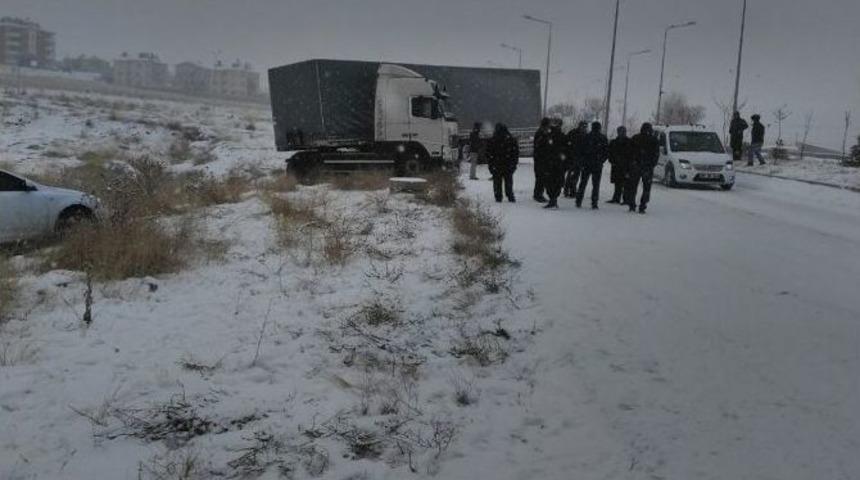 Kar Yağışı Kazalara Neden Oldu