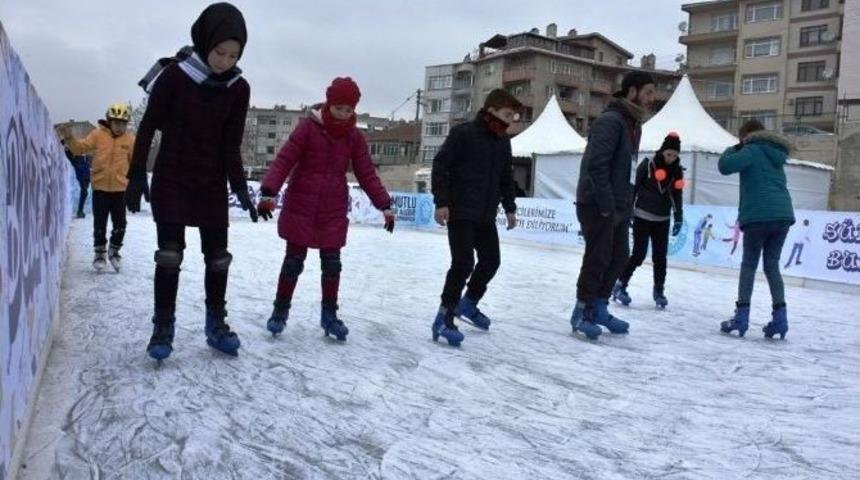 Buz Pateni Pisti Hizmete Başladı