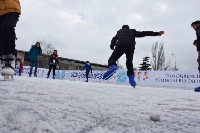 Buz Pateni Pisti Hizmete Başladı