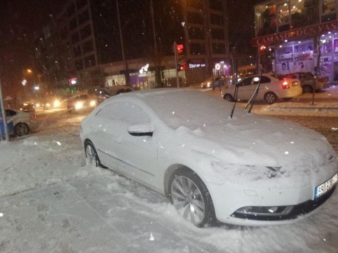 Van&rsquo;da Kar Yağışı