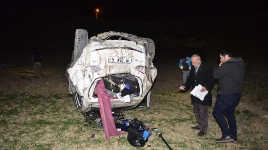 Otomobil U&ccedil;uruma Yuvarlandı: 1 &Ouml;l&uuml;, 1 Yaralı