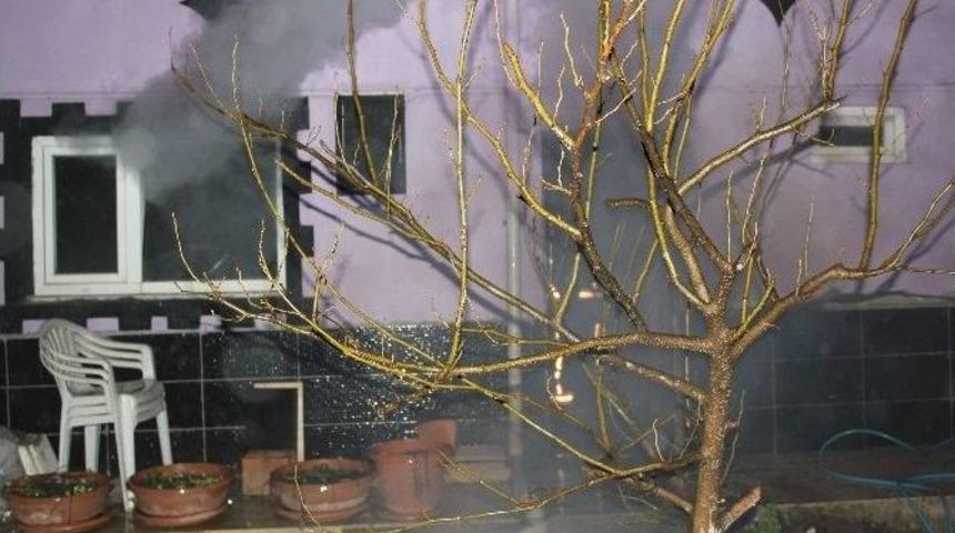 Bodrum Katında &Ccedil;ıkan Yangın Paniğe Neden Oldu