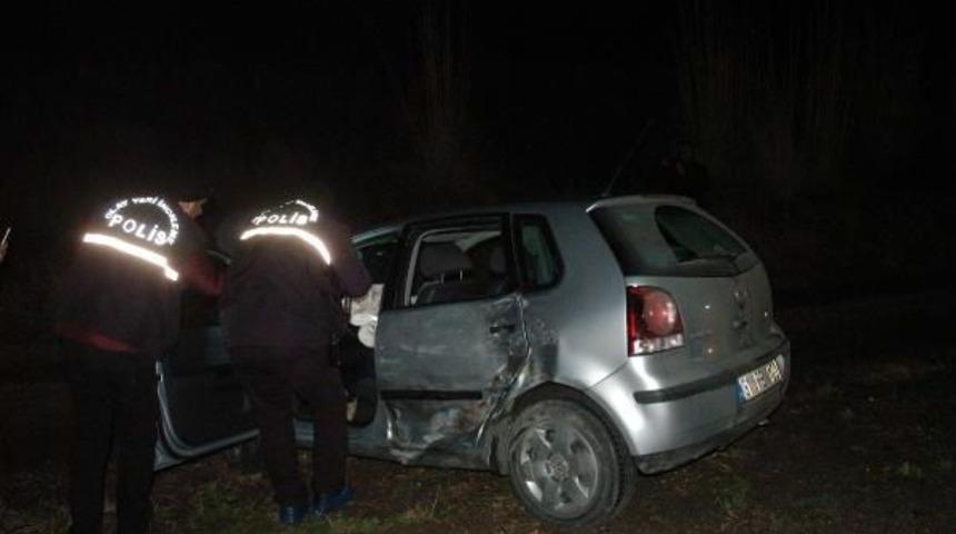 Polisin Otomobilini &Ccedil;alan Hırsızlar, Kaza Yapınca Yakalandı
