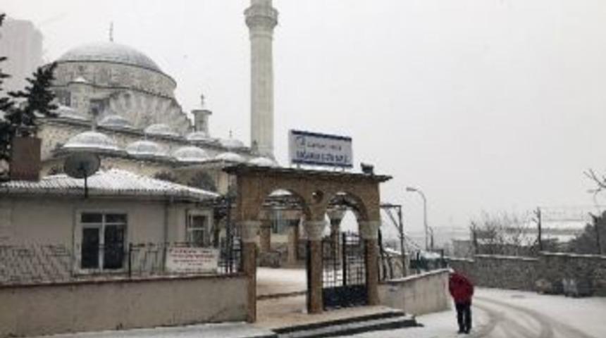 İstanbul&rsquo;da Kar Yağışı Başladı